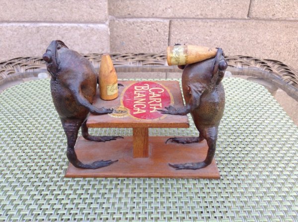 beer drinking frogs