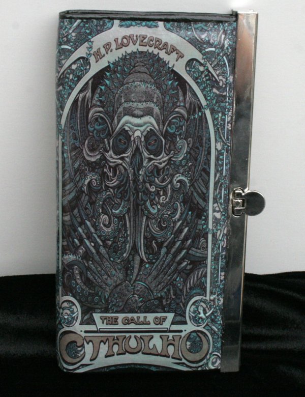 Call of Cthulhu H.P. Lovecraft Wallet