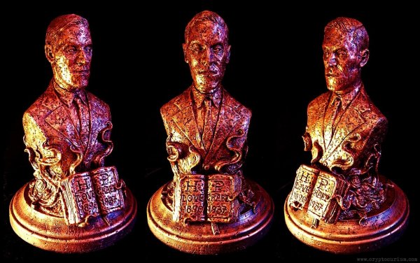 H.P. Lovecraft Bust