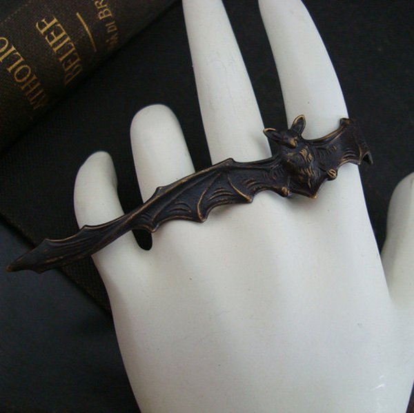 This Vampire Bat Ring Covers All Your Fingers