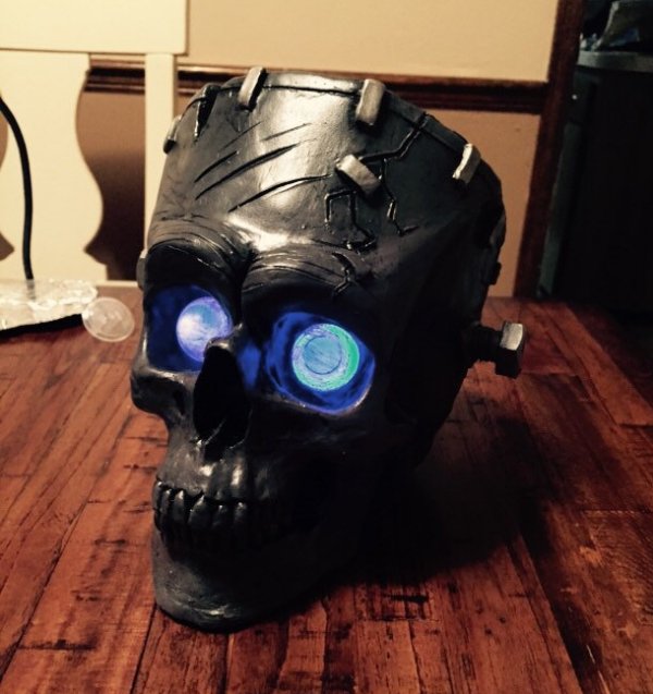 Frankenstein Skull With Light Up Eyes