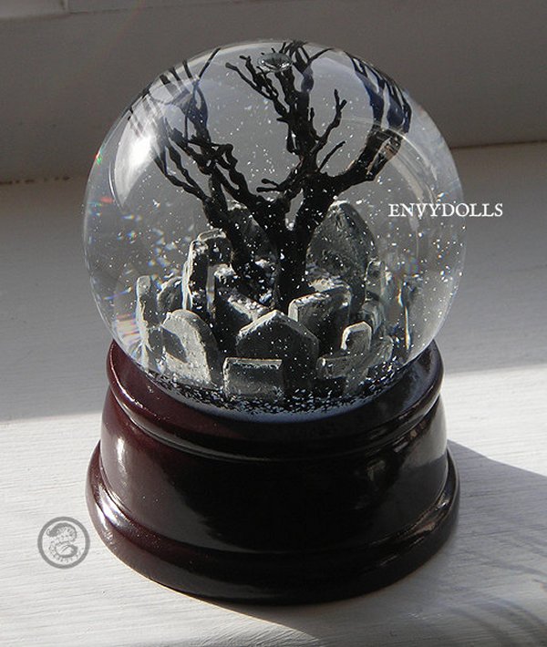 Gothic Graveyard Snowglobe
