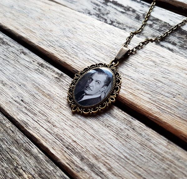 Vincent Price Cameo Necklace