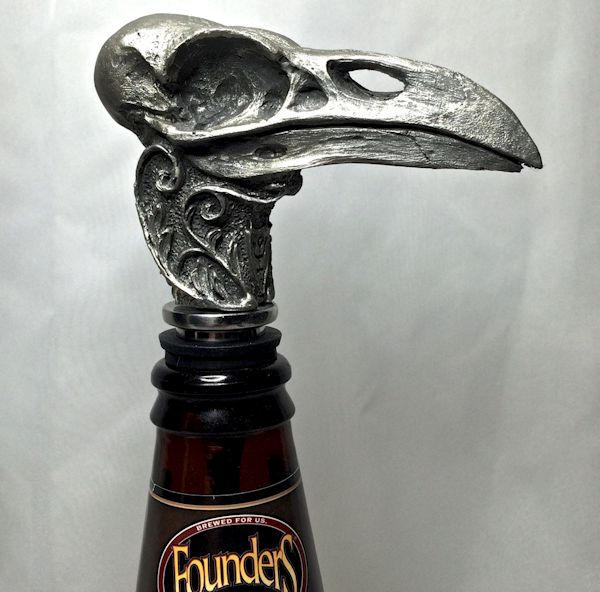 Raven Skull Winestopper