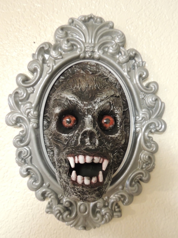 Light Up Vampire Skull Prop