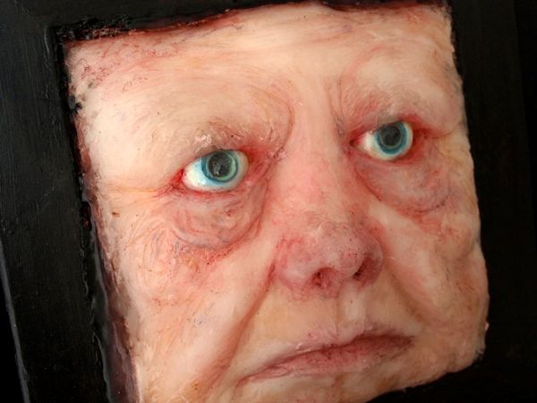 Creepy Face Plaque To Make Your Walls Crawl